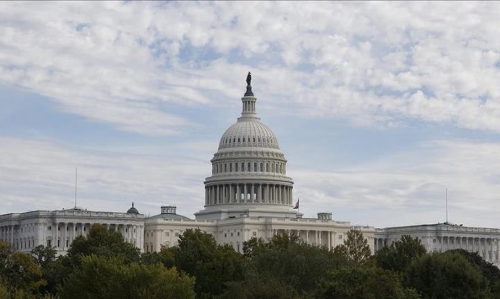 سياسيون أمريكيون يدعون لرفع عقوبات “قيصر” عن سوريا