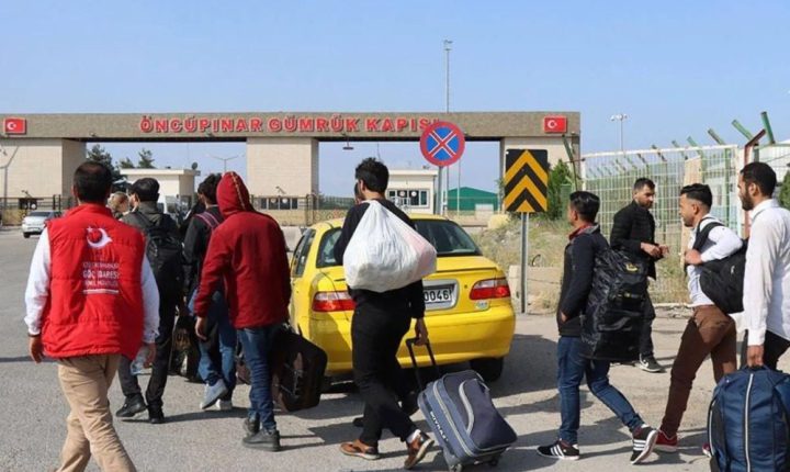 وزير الداخلية التركي: أكثر من نصف مليون سوري عادوا إلى بلادهم طوعاً منذ سقوط النظام