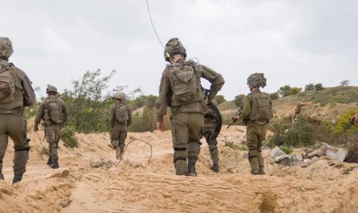 قوات الاحتلال الإسرائلي تتوغل في قرية العجرف وتنصب حاجز تفتيش