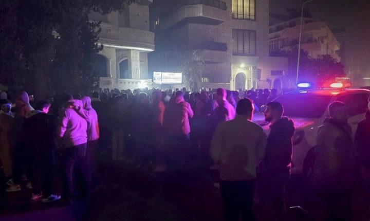 مقتل عائلة مؤلفة من 5 أشخاص داخل منزلهم في حماة