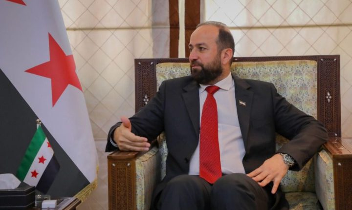 وزير الإعلام ينتقد محاولات تغليف “المشاريع الطائفية” بمشاهد من الثورة السورية