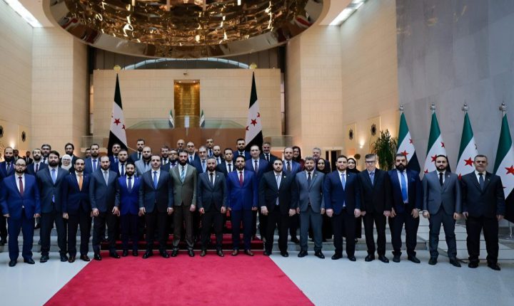 الشرع يثمن جهود وزير الخارجية أسعد الشيباني وفريقه