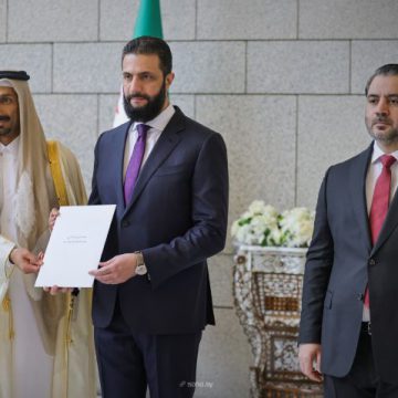 الشرع يتقبل أوراق اعتماد سفير دولة قطر لدى سوريا