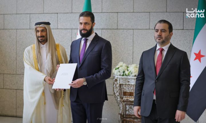 الشرع يتقبل أوراق اعتماد سفير دولة قطر لدى سوريا
