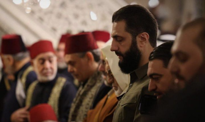 الشرع يؤمّ المصلّين في صلاة الفجر بالمسجد الأموي و يلقي كلمة