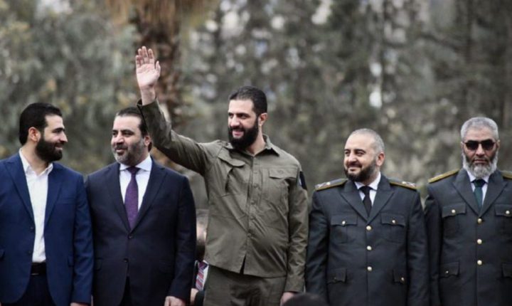 الشرع يحضر العرض العسكري الخاص بذكرى التحرير