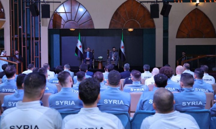 الشرع يصل قطر للمشاركة في منتدى الدوحة 2025 و يلتقي بعثة المنتخب الوطني السوري