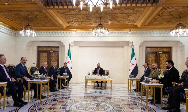 الشرع يستقبل وفدا تركيًا رفيعا في دمشق