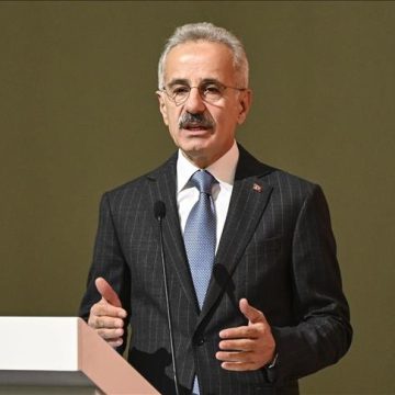 وزير النقل التركي: ندعم كل خطوة لإعادة إعمار سوريا