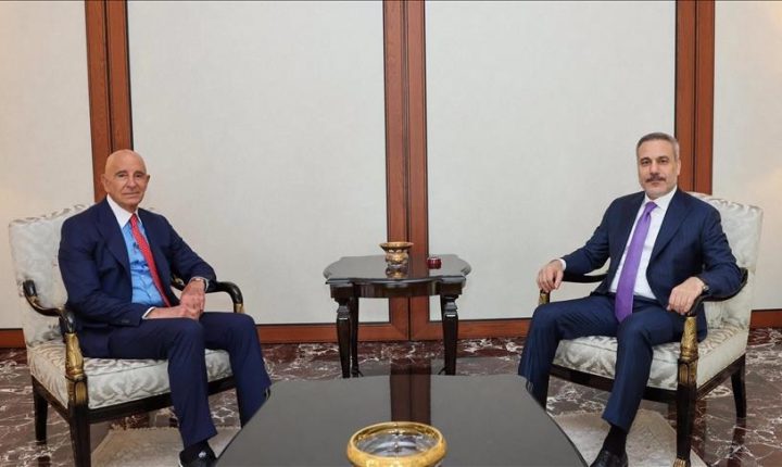 فيدان يستقبل السفير الأمريكي لدى أنقرة