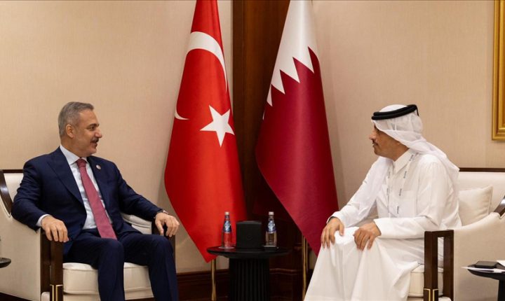 فيدان يلتقي نظيره القطري على هامش منتدى الدوحة 2025