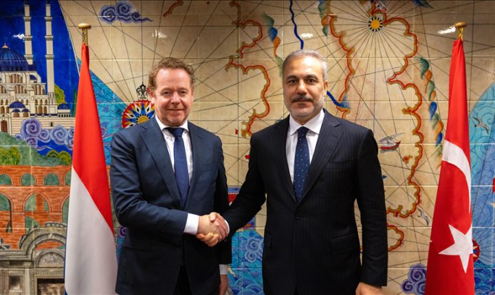 فيدان يلتقي نظيره الهولندي و أمين عام الناتو في بروكسل