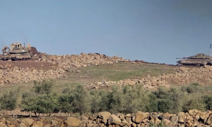 الاحتلال الإسرائيلي يداهم منزلاً في القنيطرة ويعتقل شاباً ويقتاده إلى جهة مجهولة