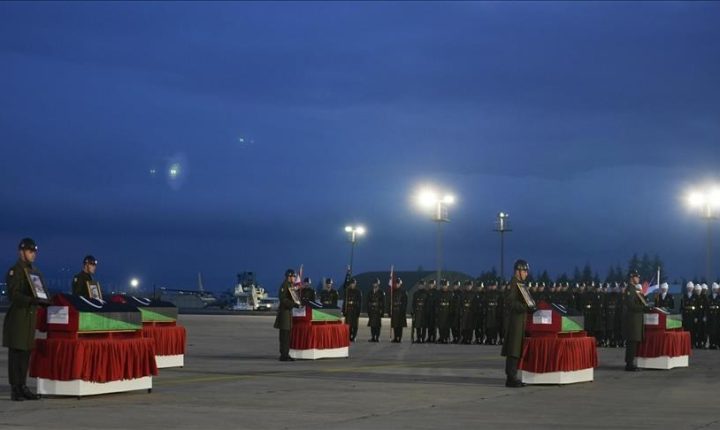 تركيا تقيم مراسم تأبين عسكرية لضحايا الطائرة الليبية المنكوبة