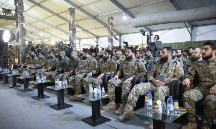 اختتام فعاليات المعرض العسكري للثورة السورية بحضور وزير الدفاع