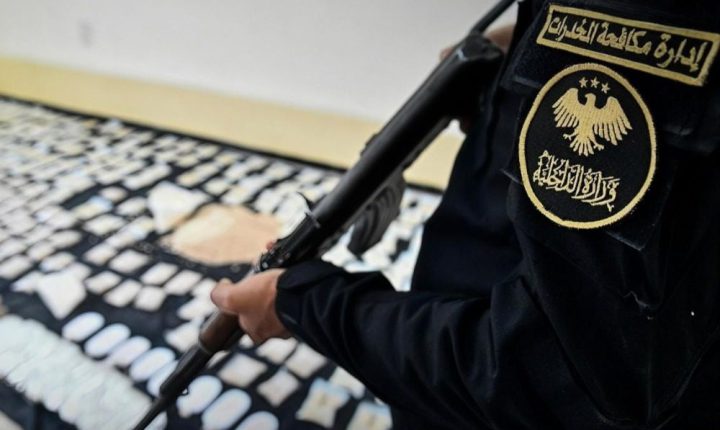 تفكيك شبكة إجرامية وضبط كميات كبيرة من المخدرات في دمشق وحماة