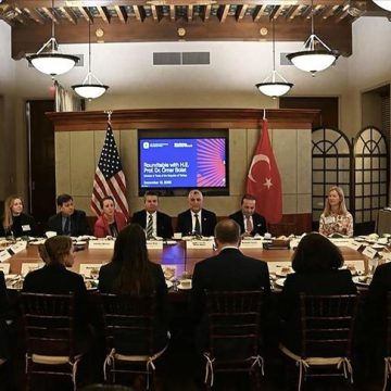 وزير التجارة التركي يبحث مع نظيره الأمريكي “الشراكة الاستراتيجية”