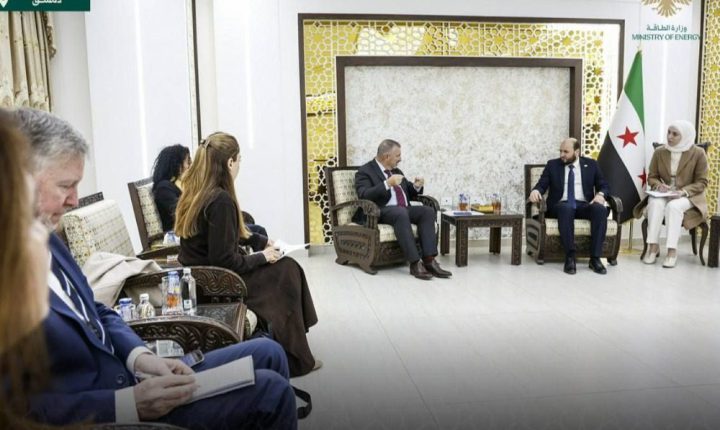 وزير الطاقة يناقش مع وفد البنك الدولي منحة لدعم قطاع المياه