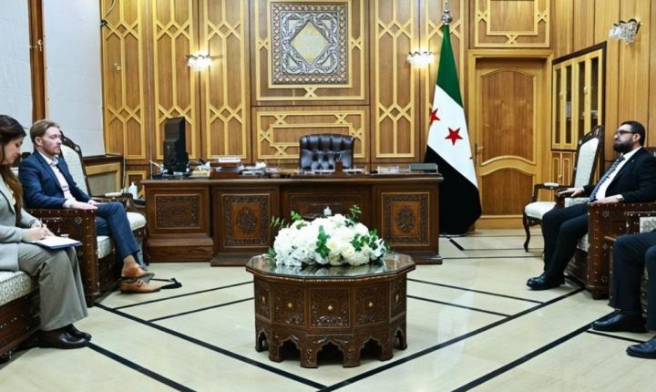 وزير العدل يبحث مع وفد “الحركة القانونية العالمية” تعزيز التعاون وبناء القدرات القضائية