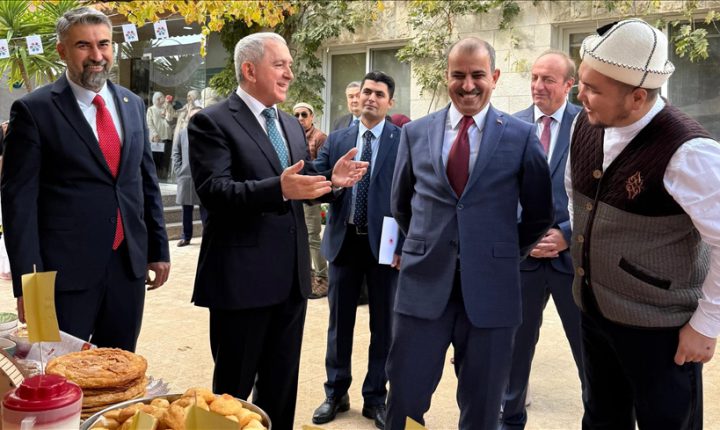 معهد يونس إمره يحتفل بـ”اليوم العالمي لعائلة اللغة التركية” في عمان