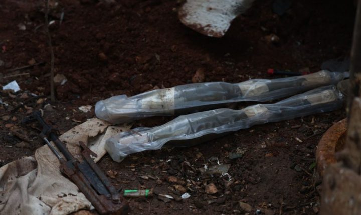 الأمن الداخلي يضبط أسلحة مدفونة في عدة مواقع بأطراف مدينة طرطوس