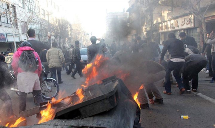 ترامب: سندرس عدد قتلى الاحتجاجات قبل اتخاذ قرار بشأن إيران