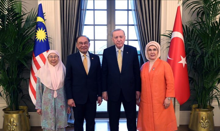 أردوغان يلتقي رئيس الوزراء الماليزي في أنقرة