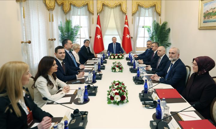 أردوغان يستقبل ممثلي منصة السلام في البلقان