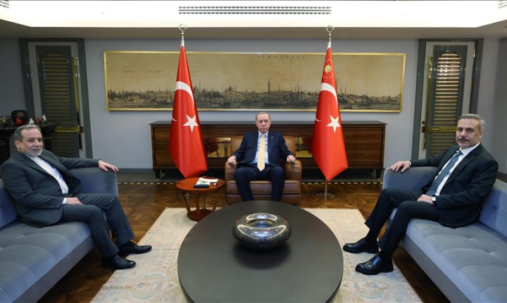 أردوغان يلتقي وزير خارجية إيران في إسطنبول