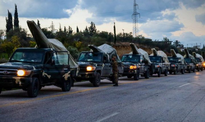الجيش السوري يرسل تعزيزات عسكرية من اللاذقية باتجاه جبهة دير حافر بريف حلب الشرقي