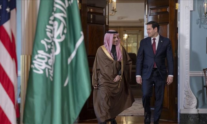 اتصالات سعودية أمريكية بشأن التطورات الإقليمية والوضع في سوريا