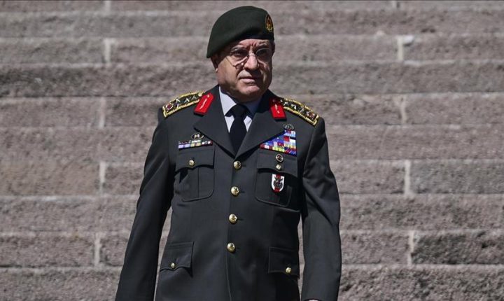 رئيس الأركان التركي ونظيره الفرنسي يبحثان قضايا إقليمية