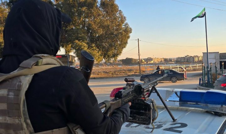 الجيش السوري يسيطر على مدينة الشدادي وسجنها في الحسكة