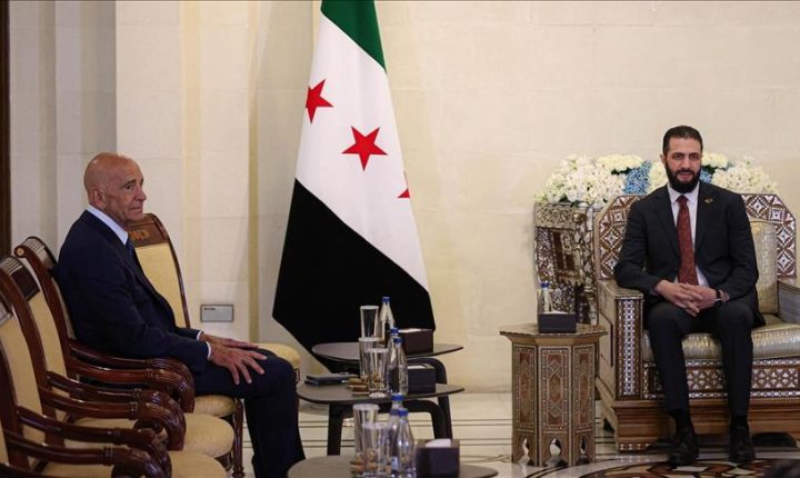 الشرع يلتقي بارك وسط اشتباكات مع ب ك ك الإرهابي على جانبي الفرات