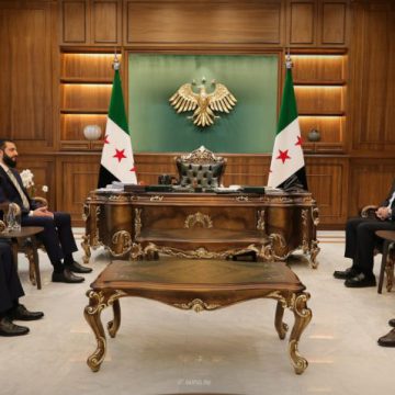 الشرع يلتقي ممثلين عن شركة تركية وقعت اتفاقية إنشاء وتشغيل حوض سفن متكامل بمرفأ طرطوس