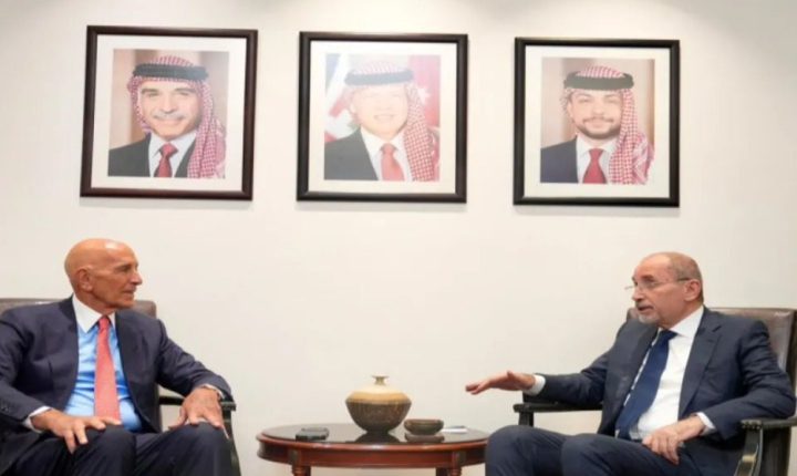 الصفدي وبراك يبحثان تطورات الأوضاع في سوريا ويؤكدان الالتزام بوقف إطلاق النار في حلب