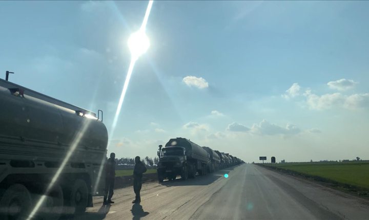 وصول أولى شحنات نفط دير الزور إلى بانياس بعد طرد ب ك ك الإرهابي