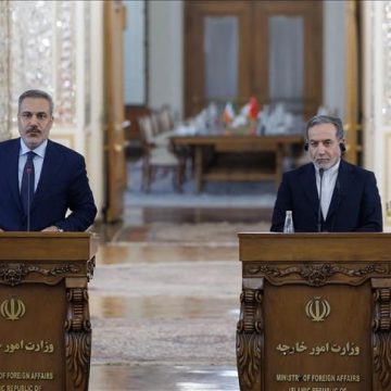 فيدان يبحث مع عراقجي آخر التطورات في إيران