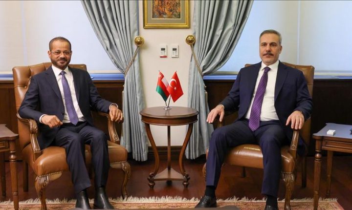 وزير الخارجية التركي ونظيره العماني يبحثان جهود التهدئة بالمنطقة