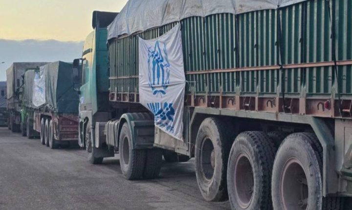 السلطات السورية ترسل 24 شاحنة مساعدات إلى عين العرب