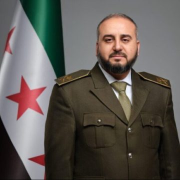 وزيرُ الدفاعِ يدعو الجيشَ للانضباطِ وحمايةِ المدنيينَ وصونِ وحدةِ الشعبِ