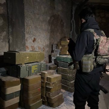 وزارة الداخلية السورية تضبط مستودع أسلحة وذخائر لتنظيم ب ك ك الإرهابي في دير حافر