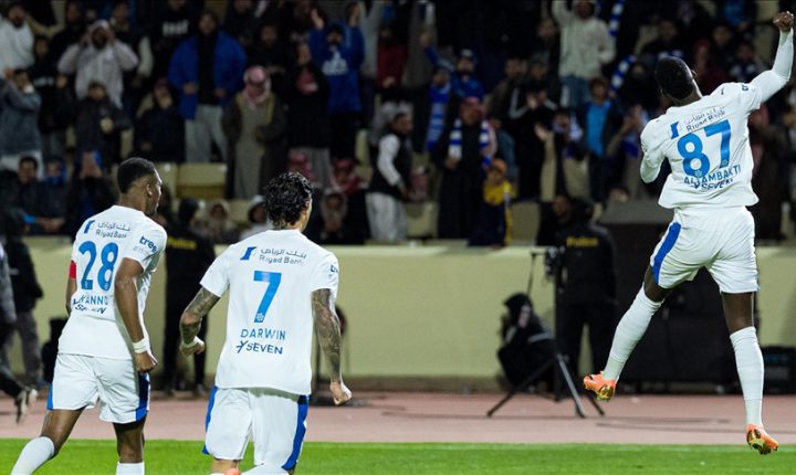 الهلال يقلب الطاولة على نيوم في الدوري السعودي