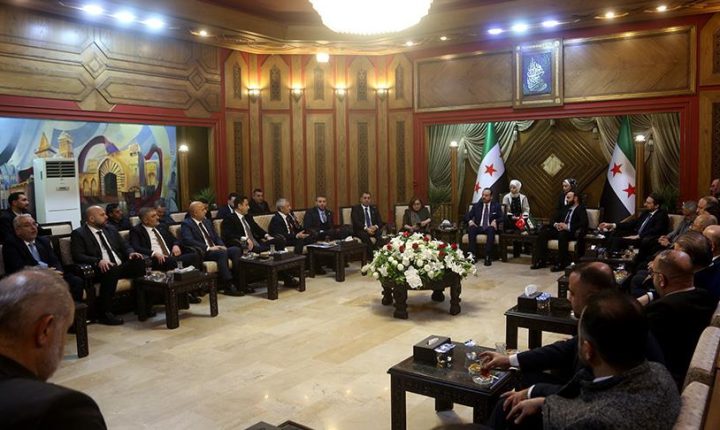 وفد تركي يبحث مع محافظ حلب إعادة الإعمار بالمدينة