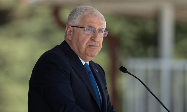 وزيرا الدفاع التركي والسوري يبحثان آخر التطورات في سوريا