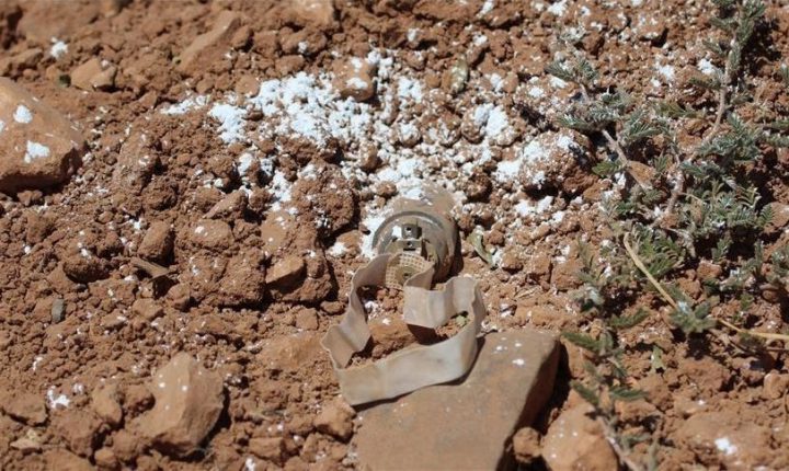 إصابة ثلاثة أشخاص بينهم مراسل الأناضول في انفجار أثناء نزع ألغام بريف اللاذقية