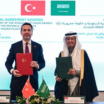 تركيا والسعودية توقعان اتفاقية استثمار في الطاقة الشمسية بقيمة ملياري دولار