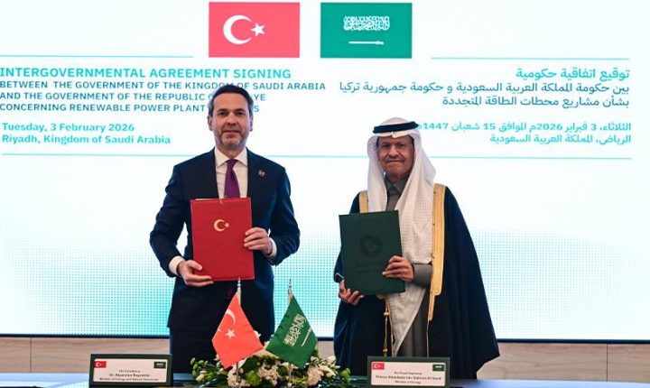 تركيا والسعودية توقعان اتفاقية استثمار في الطاقة الشمسية بقيمة ملياري دولار