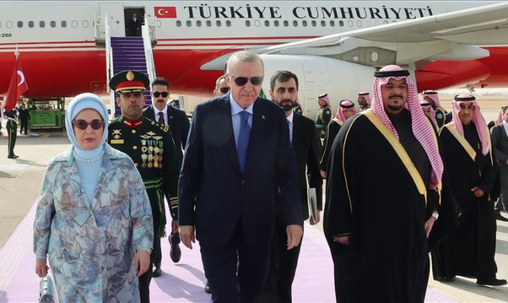 الرئيس أردوغان يصل السعودية في زيارة رسمية