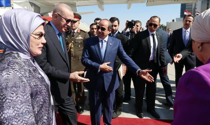 السيسي يستقبل أردوغان بمراسم رسمية في القاهرة و بدأ فعاليات الجلسة الختامية لمنتدى الأعمال المصري التركي